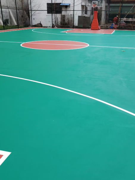 三河 球场长期使用易出现地面开裂